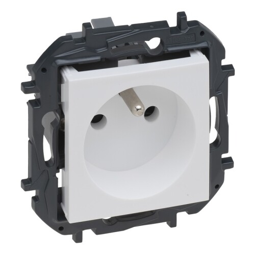 Legrand Niloé Step zásuvka s clonkami bílá 863133B