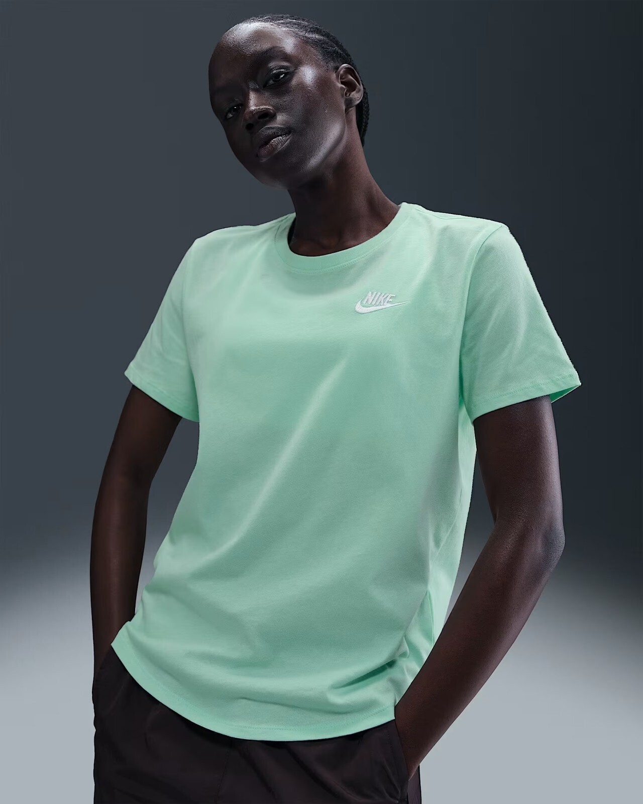 Nike Sportswear Club Women Essential T-Shirt L