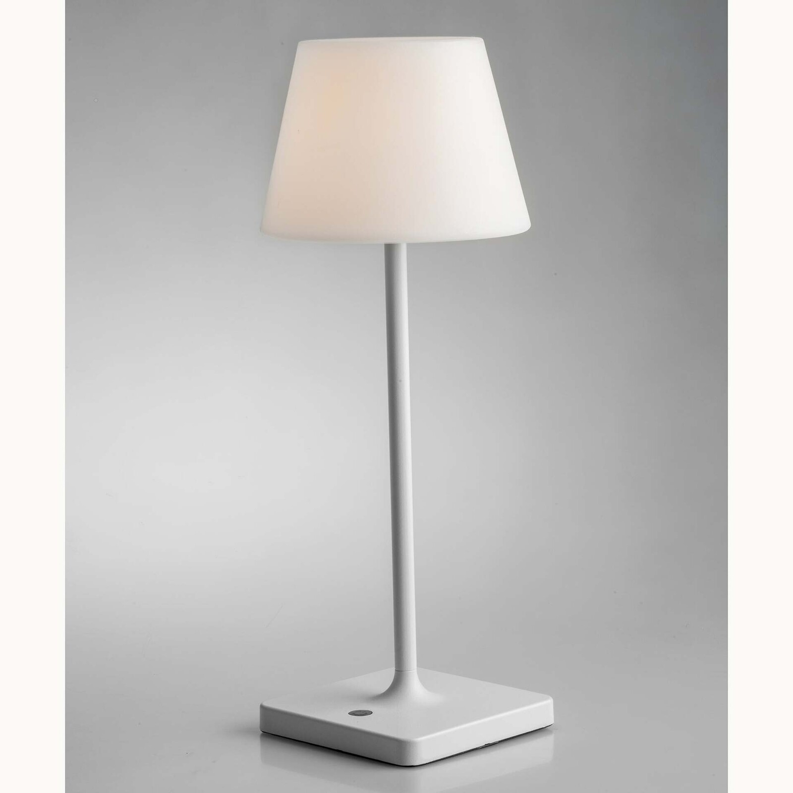 FANEUROPE Nabíjecí venkovní stolní svítidlo JAMMIN bílá, kov, LED 2,2 W, 60 lm, 3000 K, stmívatelné, IP54, 39 x 15 cm