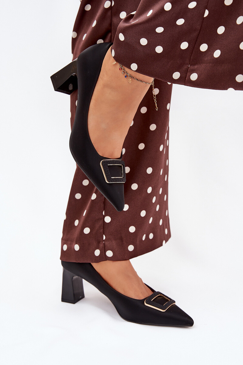 Boto Lodičky na podpatku s ozdobnou sponou černé Seriva