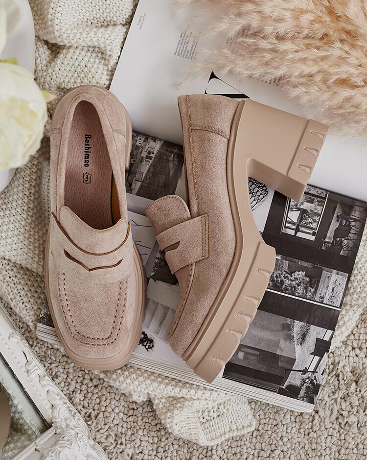 Resti Women's moccasins on a post Narvoti