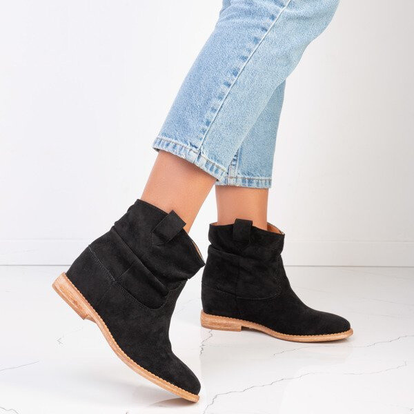 Resti Black boots a'la cowgirls on a covered anchor Daressco - Footwear