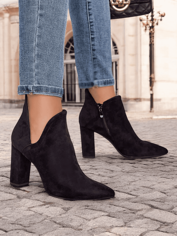 Resti Black boots with cut from Alania - Footwear
