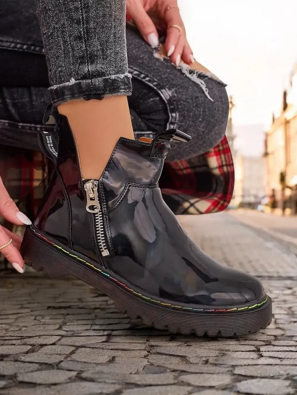 Resti Black lacquered women's boots with a Odeta zipper - Footwear