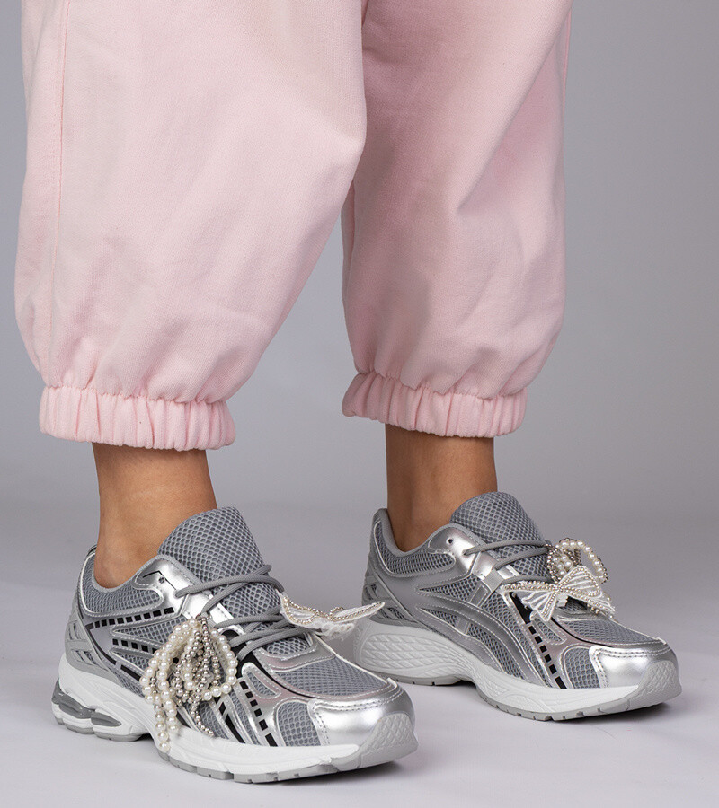 marka niezdefiniowana Stříbrné tenisky s odepínatelnými ozdobami Lekrus