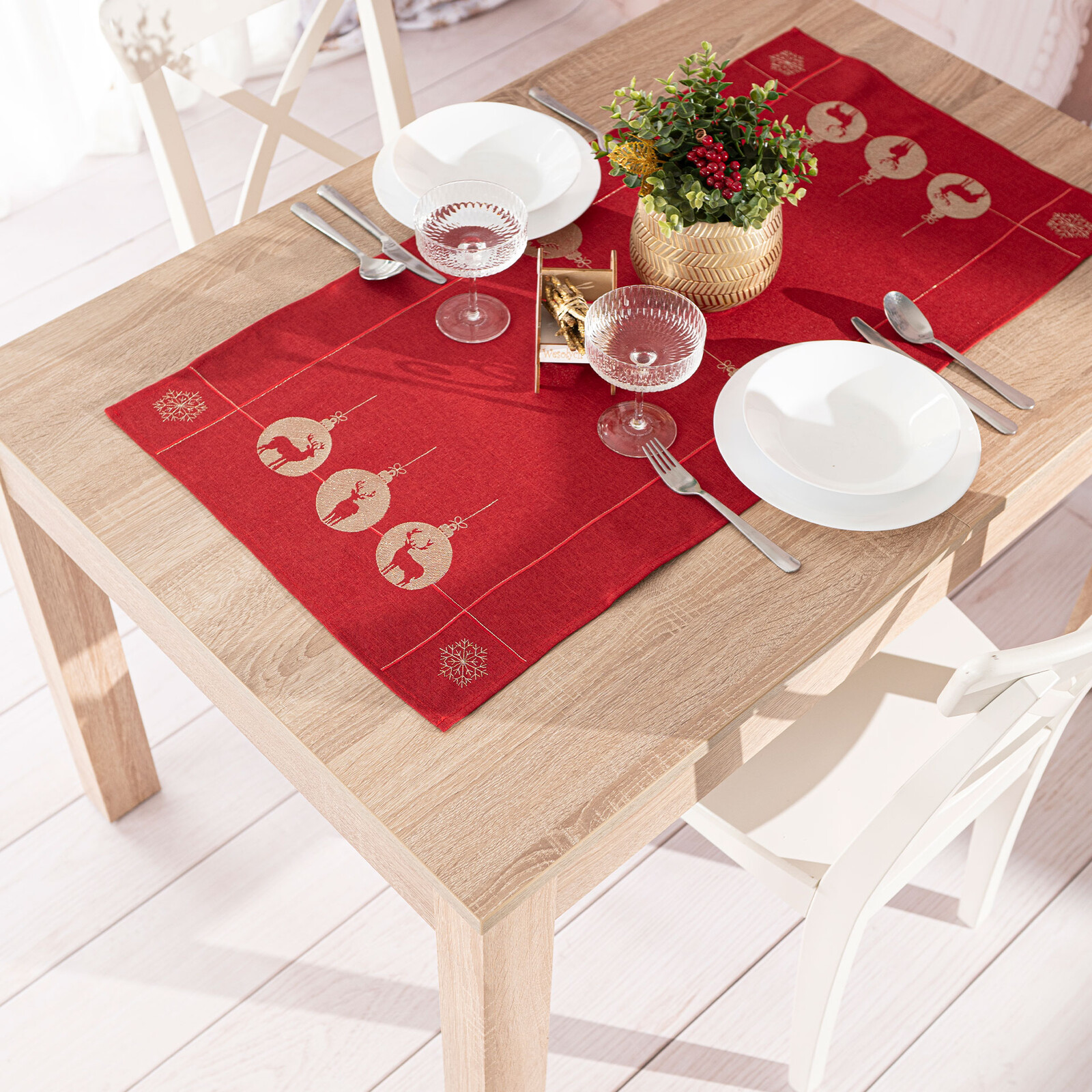 Vánoční ubrus - běhoun na stůl RENIFER červená 50x100 cm Mybesthome