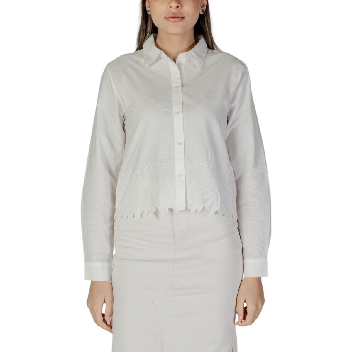 Jacqueline De Yong  Jdynola L/S Short Shirt W. Emb. Wvn 15343797  Bílá
