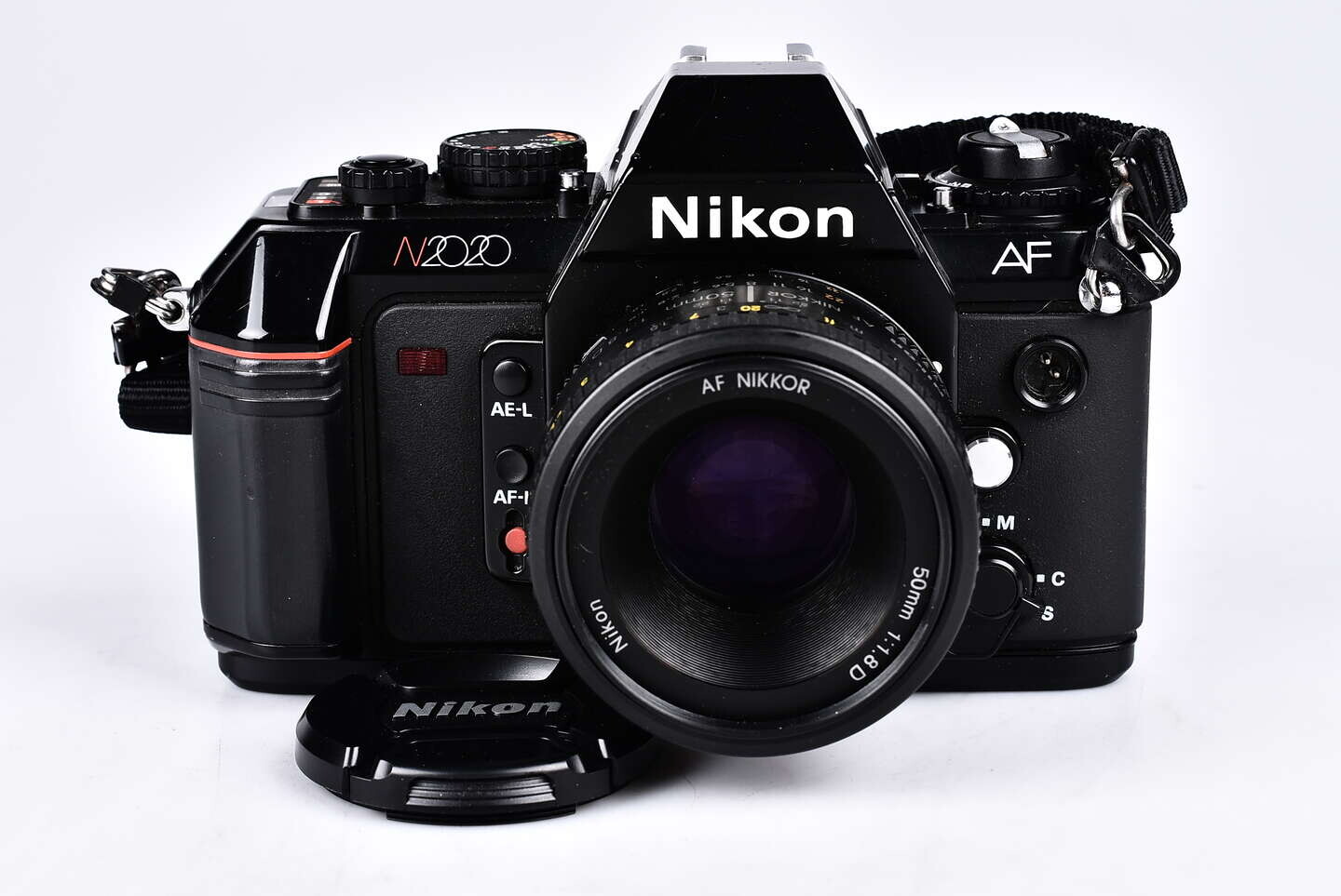 Nikon N2020 + AF 50 mm f/1,8 D bazar