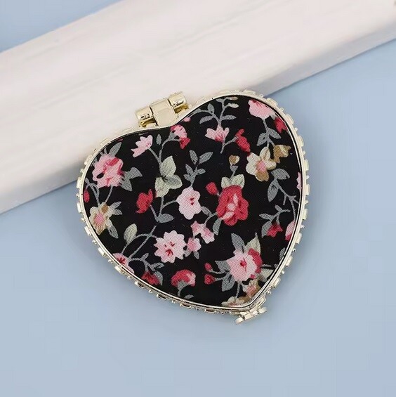 Kosmetické zrcátko srdíčko