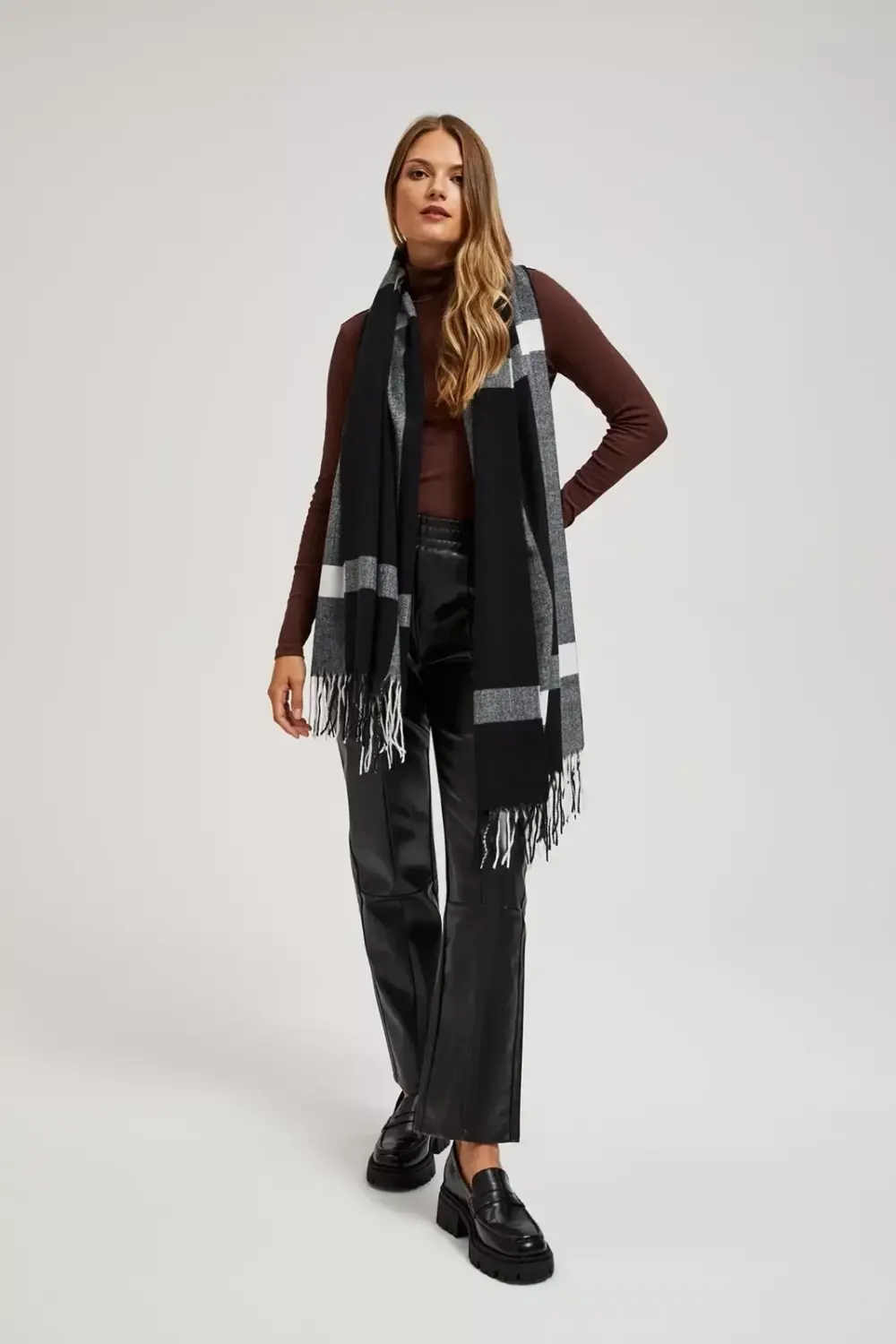 Marisse Checked Scarf With Fringes, Black And White
