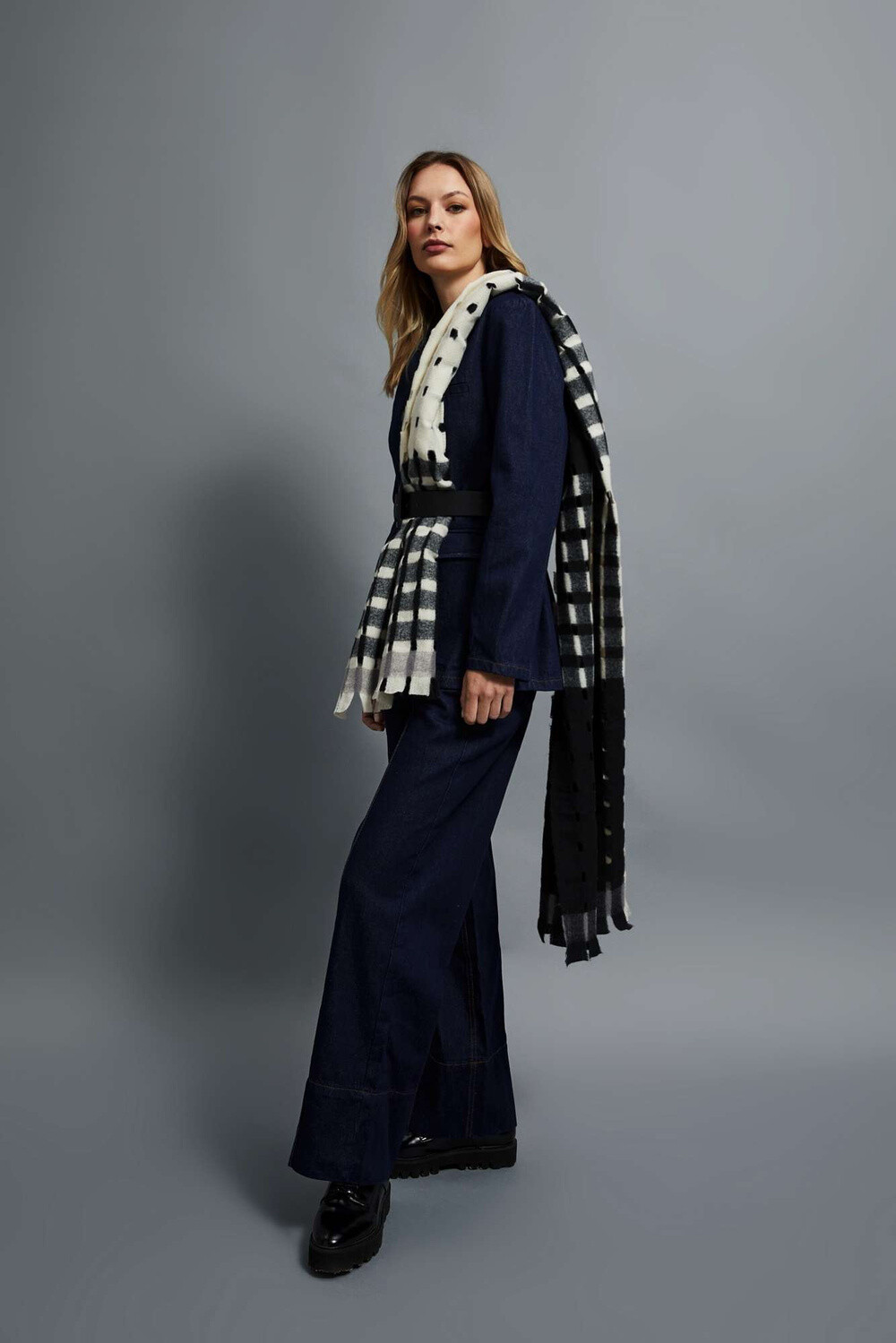 Marisse Black Checkered Scarf