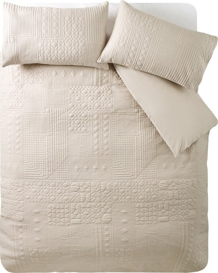 Béžové povlečení na dvoulůžko 200x200 cm Folkstone Geo – Catherine Lansfield