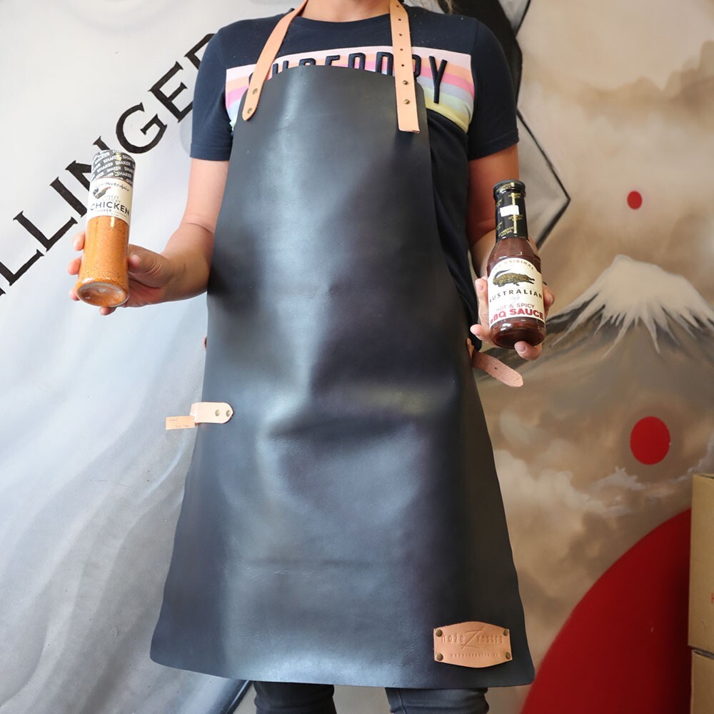 Praktická kožená zástěra Zvostra Design Look - černá