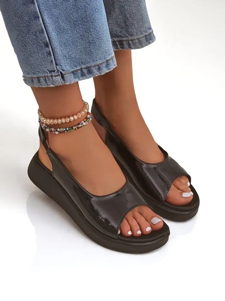 Resti Women's Luna Shines sandals on a thick sole