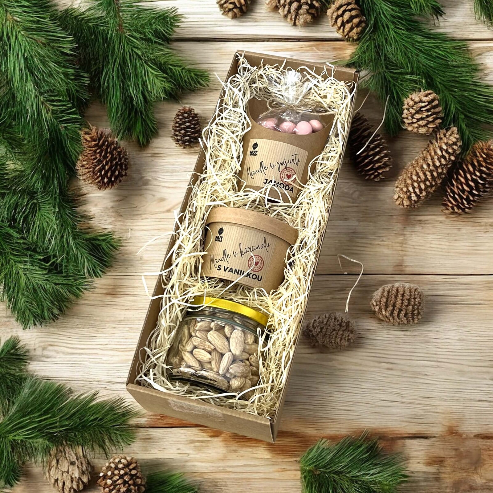 Nutworld.cz Dárková ořechová krabice 3 druhy - MIX2