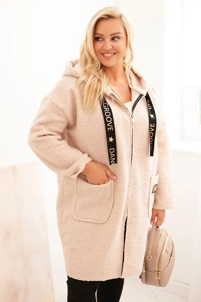 Kesi Włoski Dámský kabát Plus Size z umělého beránka s kapucí a kapsami béžový