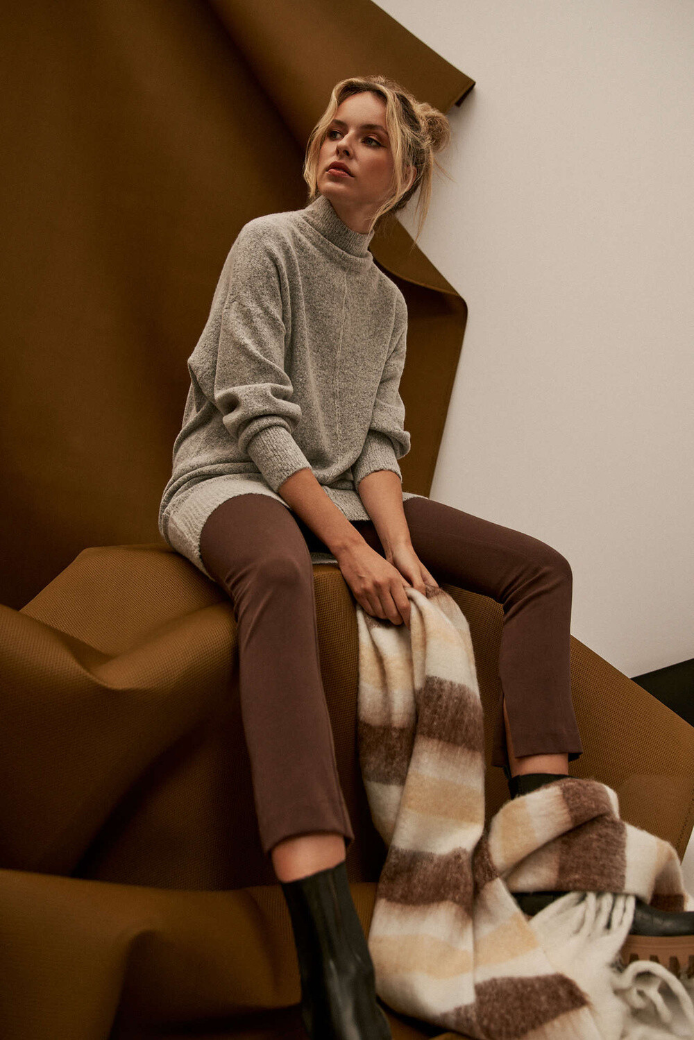 Marisse A wide scarf with stripes