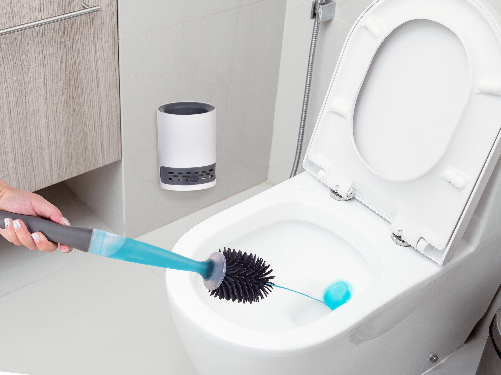 GoEco® | 2v1 Silikonová WC štětka s dávkovačem čisticího gelu v rukojeti