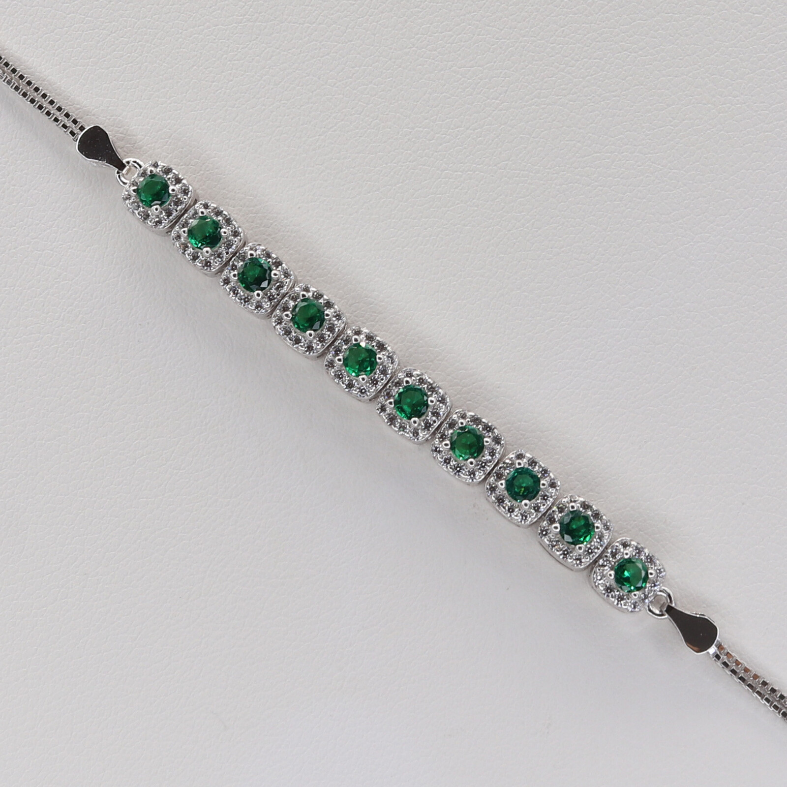 Stříbrný náramek B2083