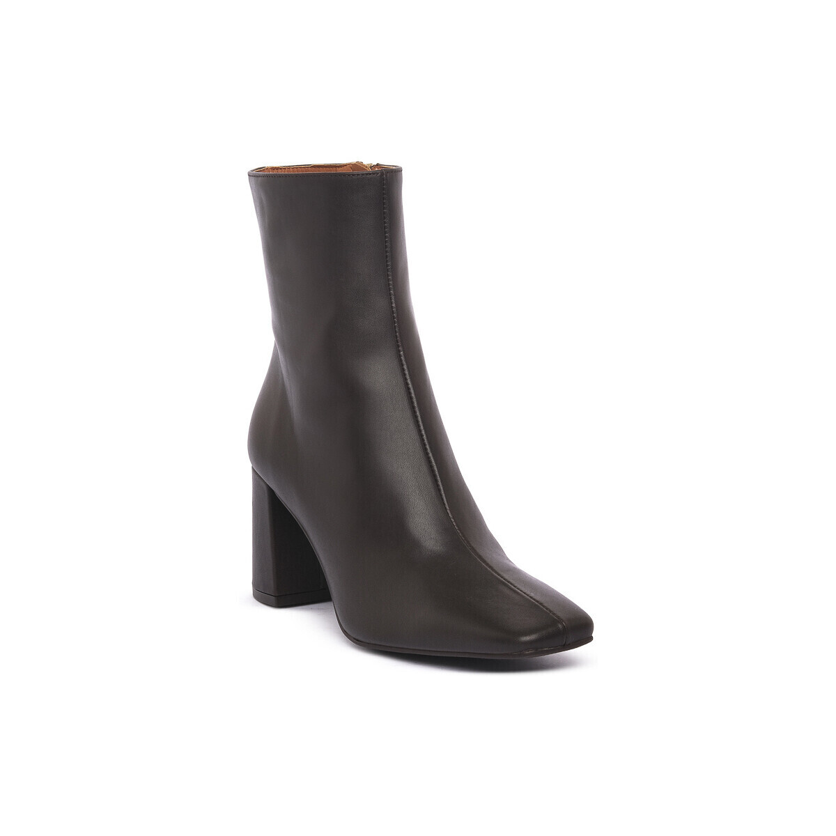 Angel Alarcon  MORO VOLGA  Hnědá