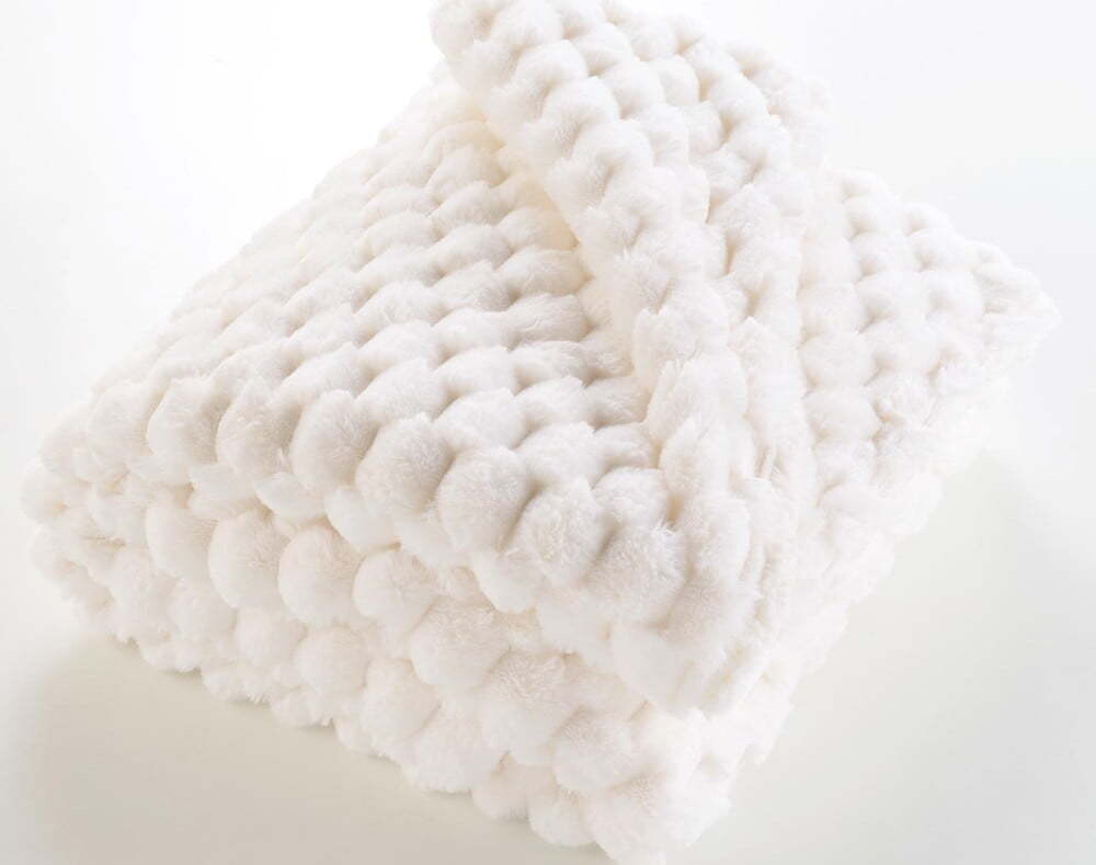 Krémová deka z mikroplyše 180x220 cm Frosty – douceur d'intérieur