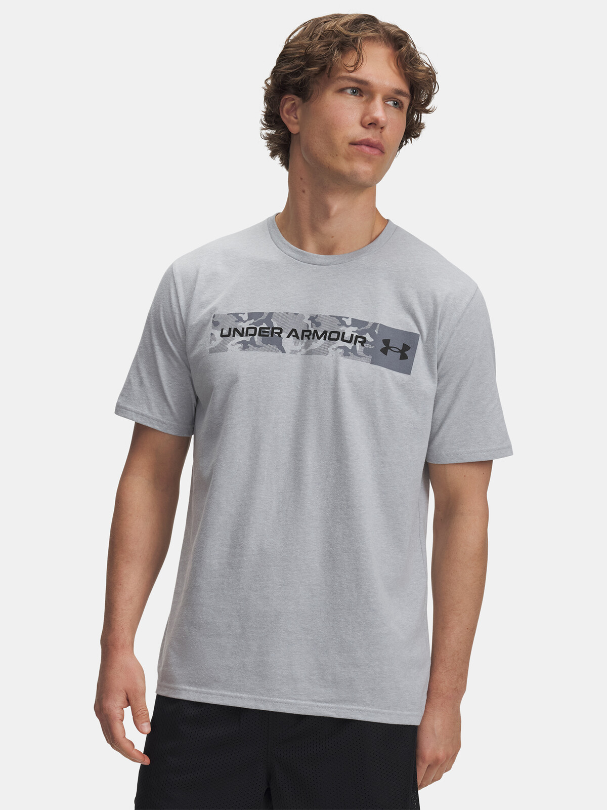 Pánské tričko Under Armour UA CAMO CHEST STRIPE SS-GRY - Pánské