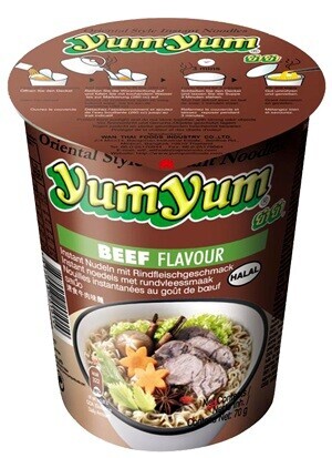 YumYum YUM YUM Instantní nudlová polévka v kelímku hovězí 70 g DMT 09/2025