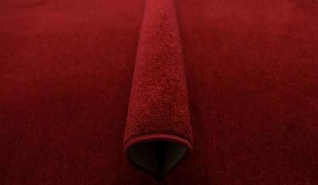 Metrážový koberec ULTIMATE Twist 20 červený