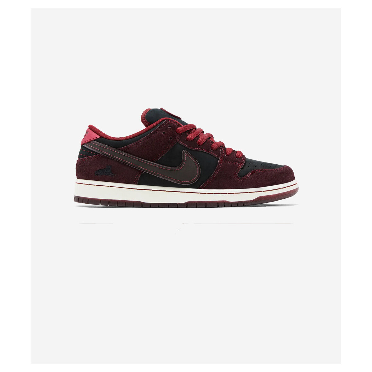 Nike  SB Dunk Low Riot Skateshop  Červená