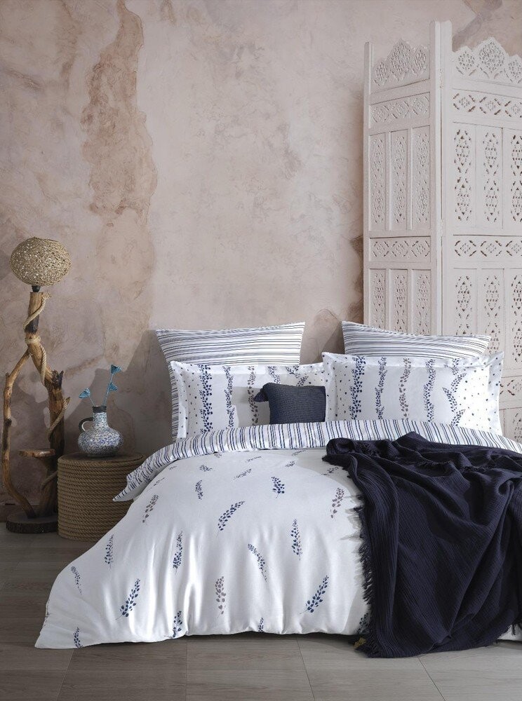 Bílé/modré povlečení na dvoulůžko/prodloužené z bavlněného saténu 240x220 cm Marseille Floral – Mila Home Luxury