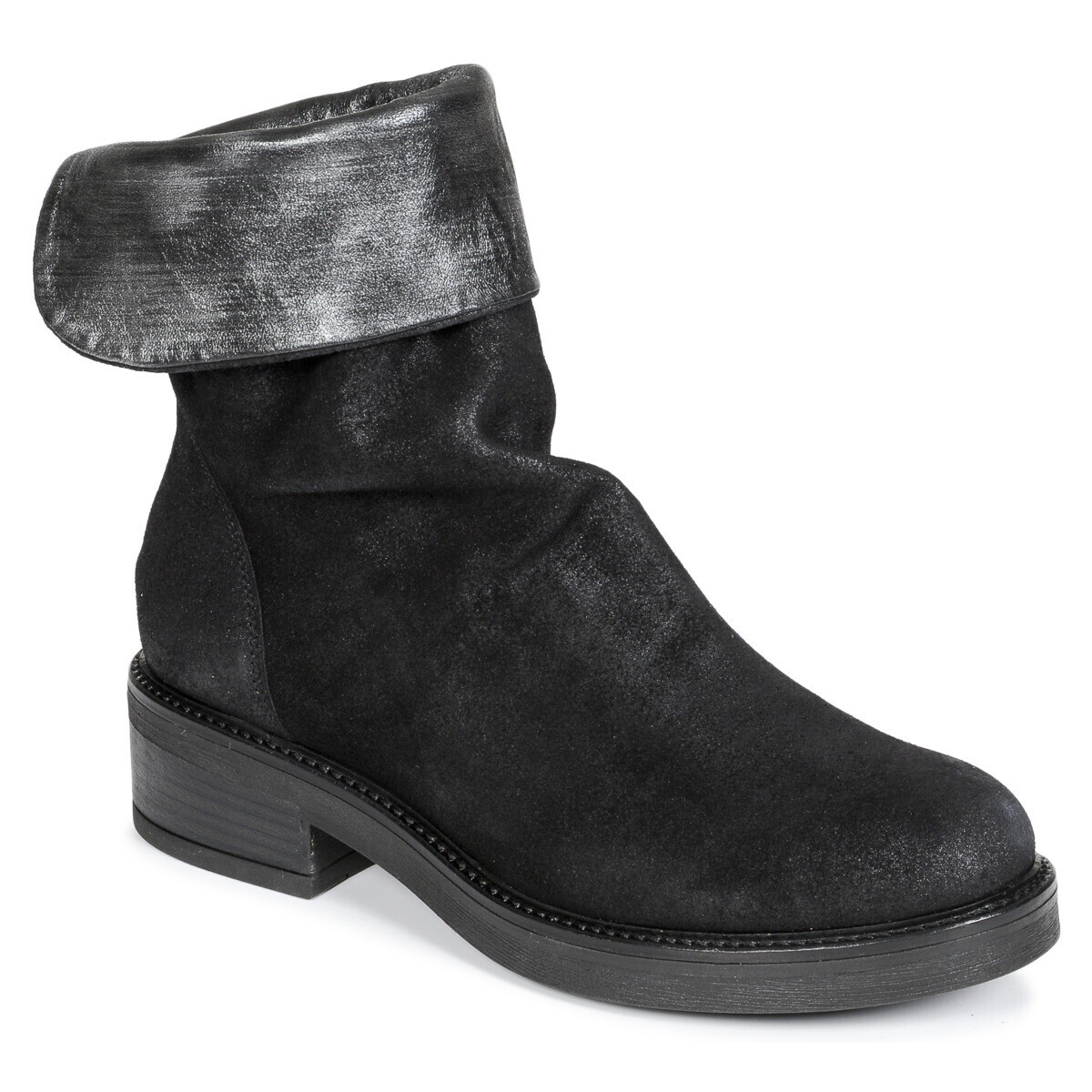 Casta  MYND  Černá