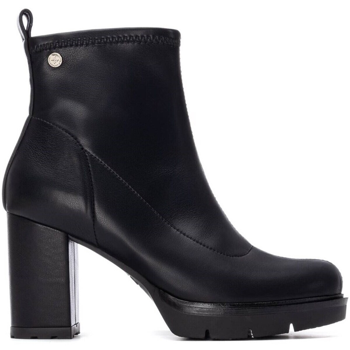 Xti  144735  Černá