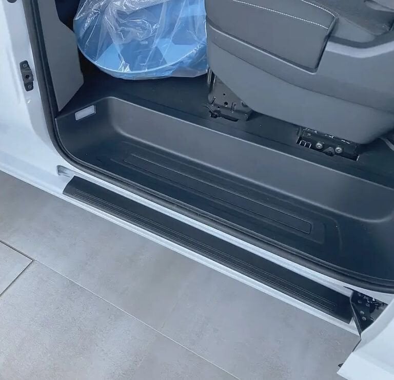 Prahová lišta VW Transporter T7 2024- (2.řada, levá)