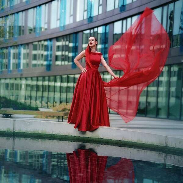 Větrná múza od Nikonu: Natáčení modelky v rozevlátých šatech