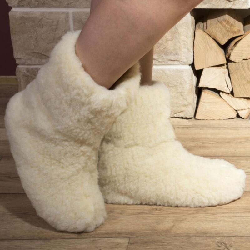 Ovčíno TV bačkory BÍLÉ- protiskluzové