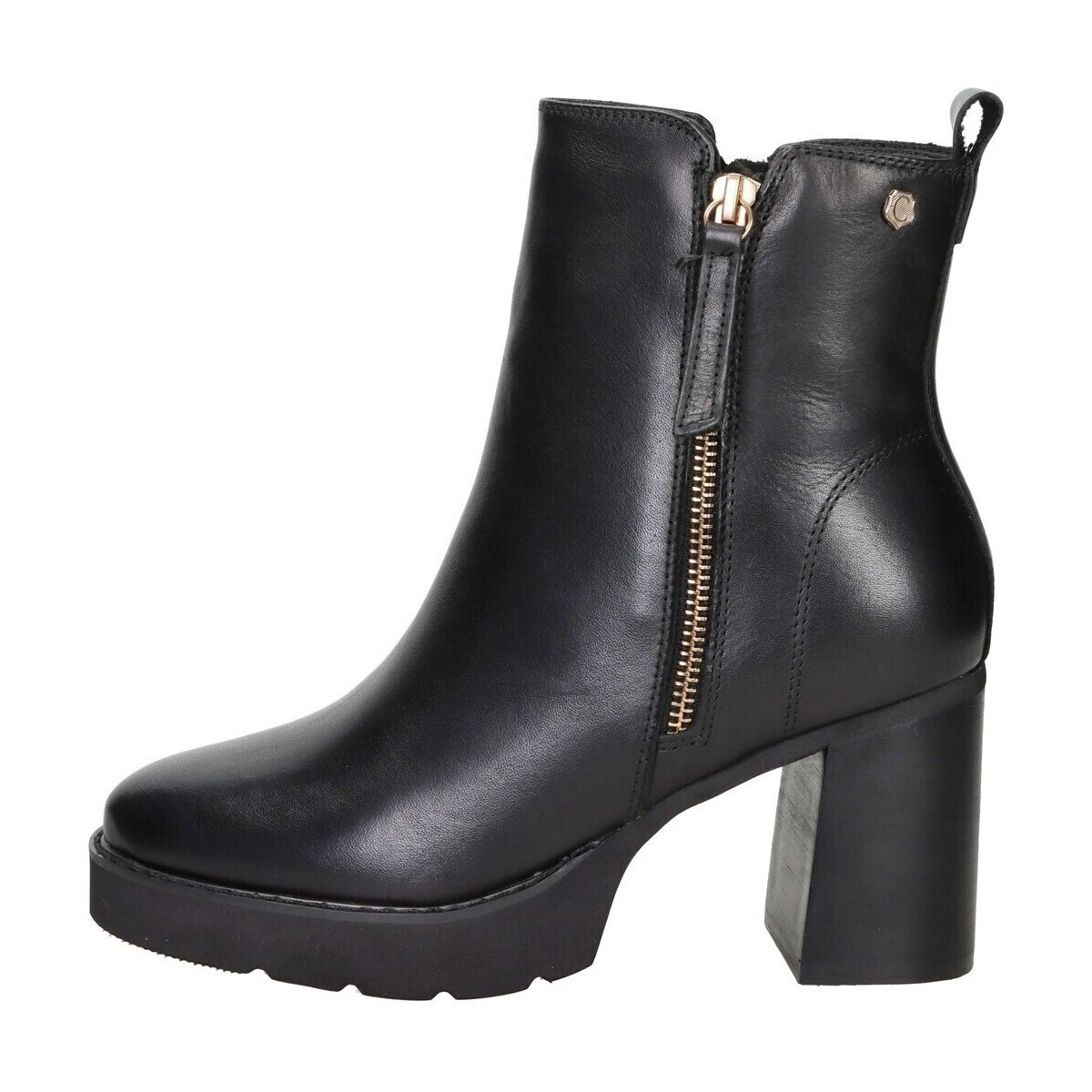 Carmela  162602  Černá