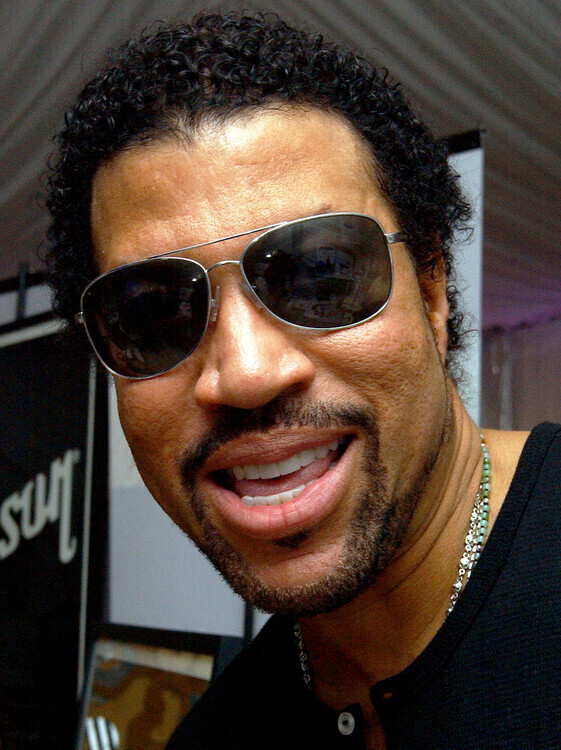 Mike Guastella Fotografie Solstice Sunglass Boutique Boutique and Safilo, Mike Guastella, 30 × 40 cm