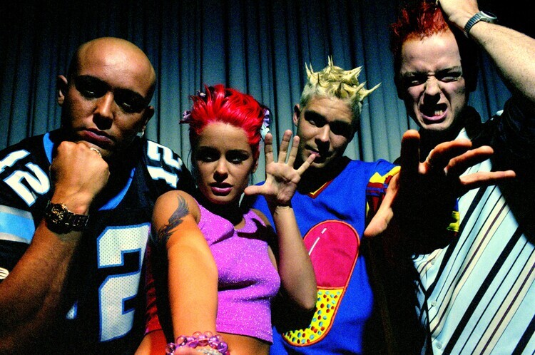 Michel Linssen Fotografie Aqua Posed, Michel Linssen, 40 × 26.7 cm