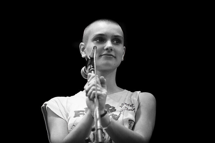 Michel Linssen Fotografie Sinead O'Connor, Michel Linssen, 40 × 26.7 cm