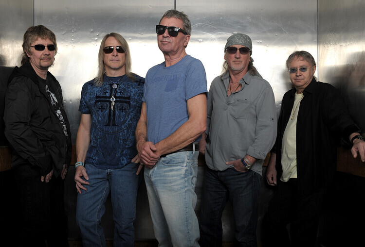 Martin Philbey Fotografie Deep Purple Portraits In Perth, Martin Philbey, 40 × 26.7 cm