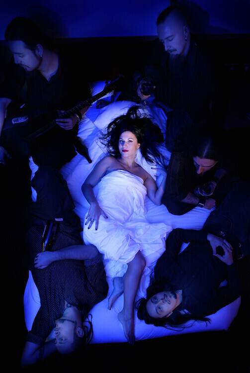 Mick Hutson Fotografie Lacuna Coil Posed In Dublin, Mick Hutson, 26.7 × 40 cm