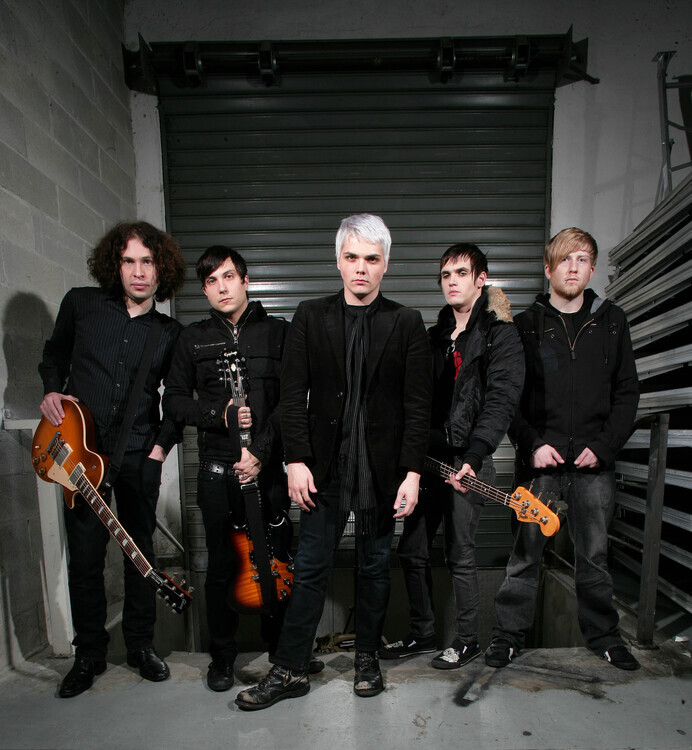 Mick Hutson Fotografie My Chemical Romance Posed In Milan, Mick Hutson, 40 × 40 cm