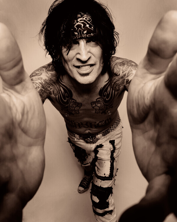 Mick Hutson Fotografie Motley Crue Posed At Download Festival, Mick Hutson, 30 × 40 cm