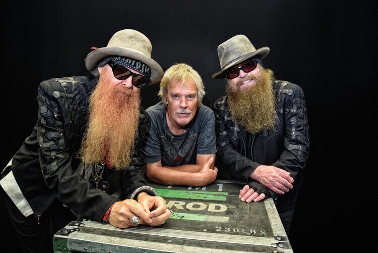 Mick Hutson Fotografie ZZ Top At Glastonbury, Mick Hutson, 40 × 26.7 cm