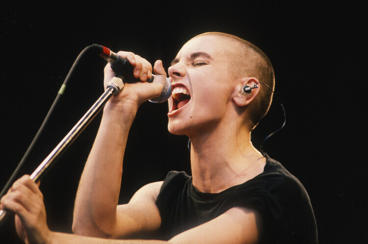Gie Knaeps Fotografie Sinéad O'Connor On Stage, Gie Knaeps, 40 × 26.7 cm
