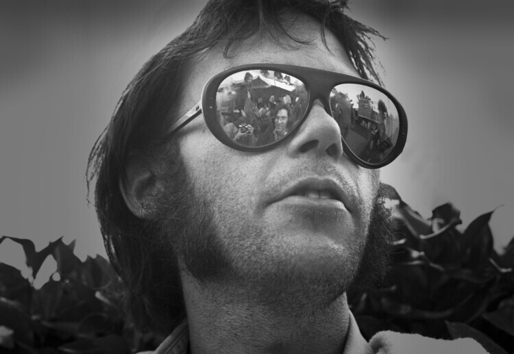 Gijsbert Hanekroot Fotografie Neil Young..., Gijsbert Hanekroot, 40 × 26.7 cm