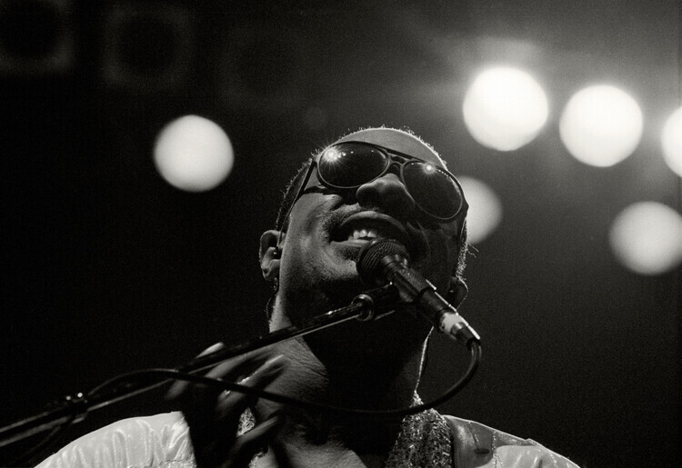 Mark Junge Fotografie Stevie Wonder in Denver, Mark Junge, 40 × 26.7 cm