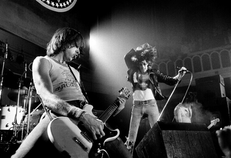 Lex van Rossen/MAI Fotografie Photo of RAMONES, Lex van Rossen/MAI, 40 × 26.7 cm
