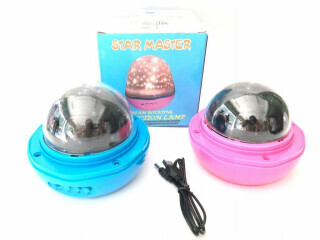 LED lampa s projektorem hvězd