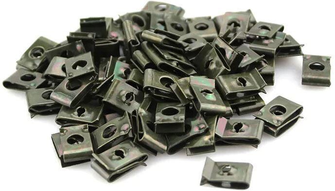 Kovová spona pro vrut M4, balení 0,5kg, cca 330ks